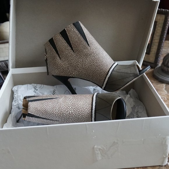 GX by Gwen Stefani Fumiko Army Green Bootie Sz 8 - Picture 4 of 14